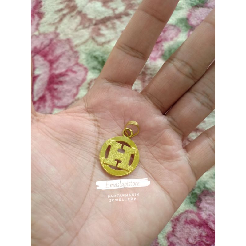 Liontin Koin Logo {H} Polong Lapis Emas 999 Banjar