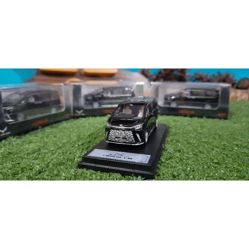 Diecast Miniatur Lexus LM LM300h LM350 hitam skala 1:64