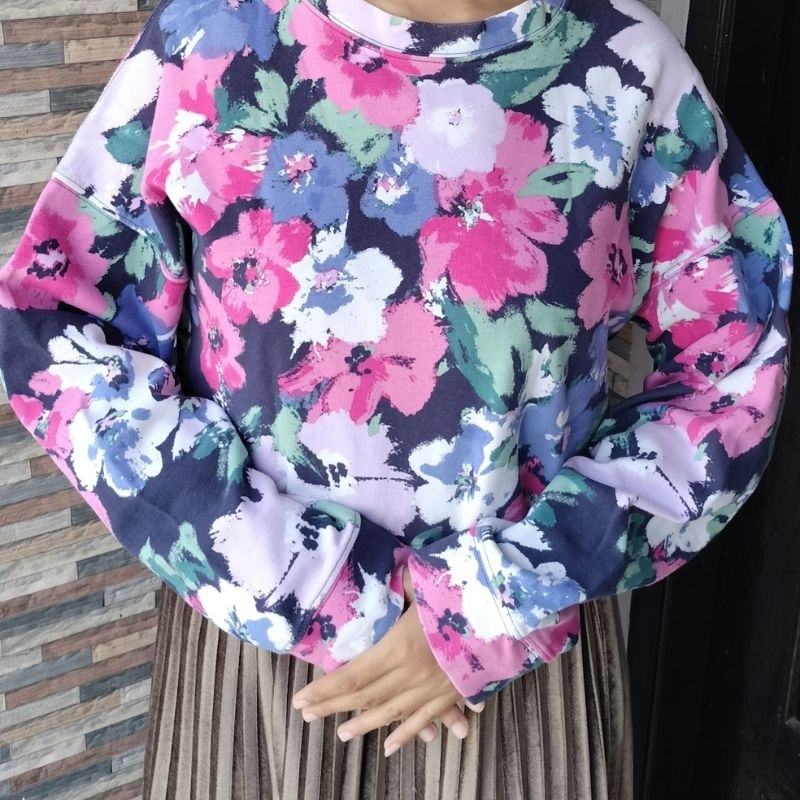 PRELOVED Sweater Crop by Zano.id