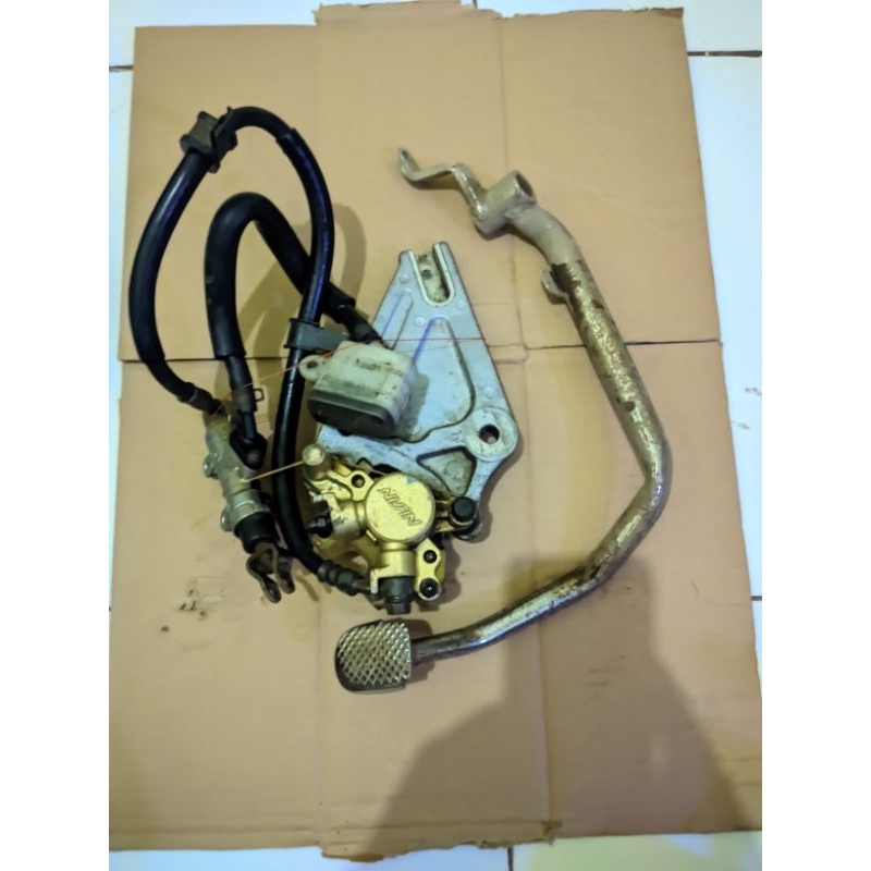 Master rem kaliper belakang ori lengkap dengan pijakan rem Supra x 125 Blade
