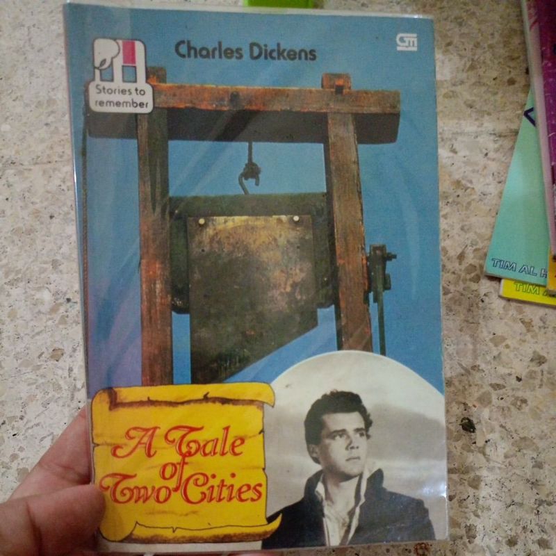 Buku bekas original bahasa inggris: A tale of two cities