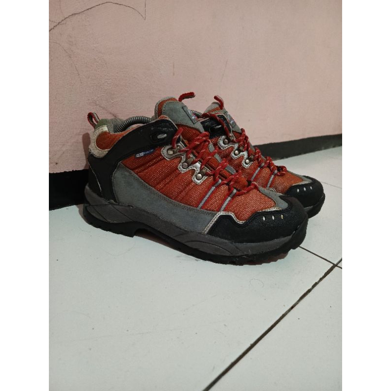 Sepatu Hiking Helly Hansen size - 40