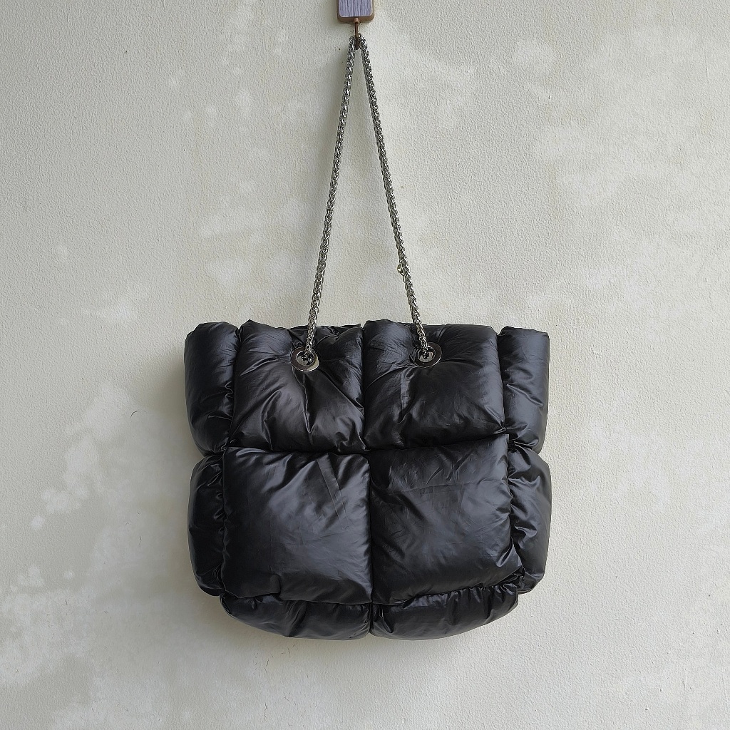 preloved original Lavine black puffy bag