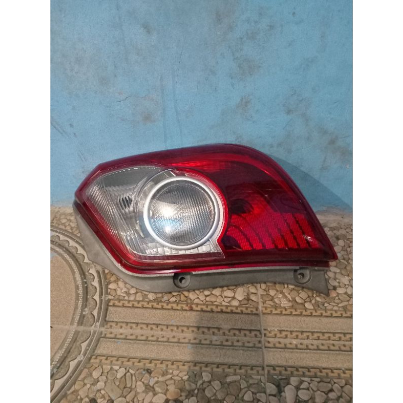 stoplamp lampu belakang ayla agya old sebelah kanan
