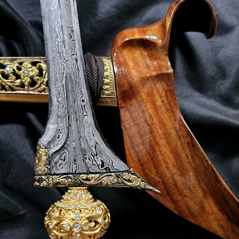 Keris Jalak Sangu Tumpeng Kinatah Sepuh Emas Pamor Pedaringan Kebak