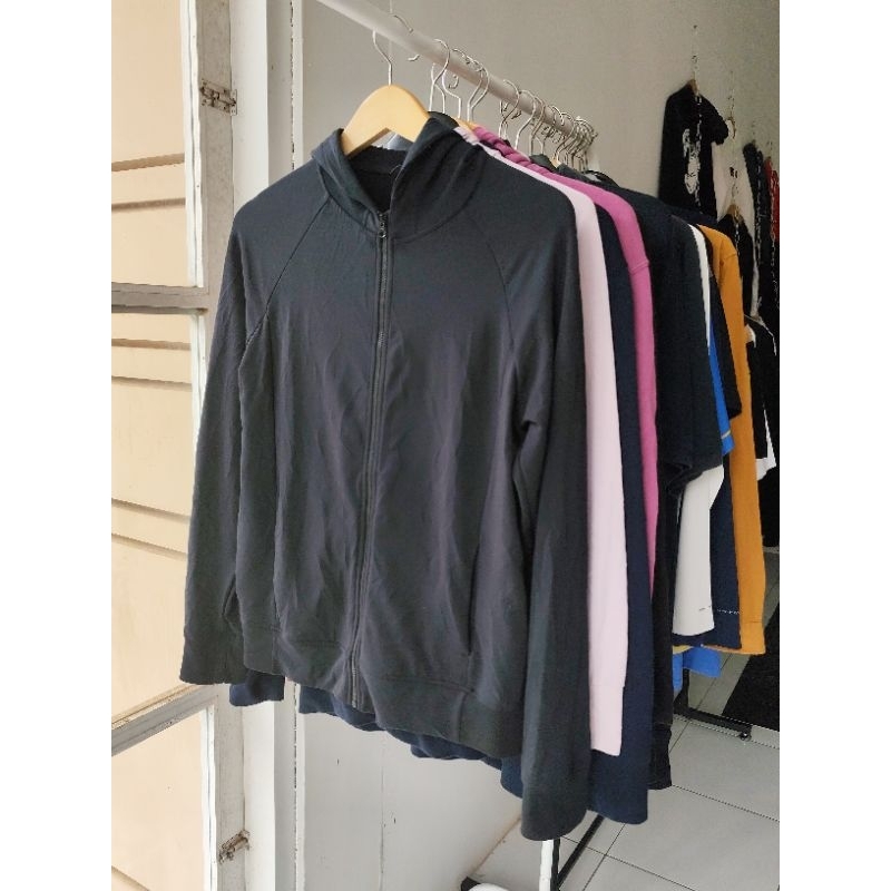 Uniqlo airsm jaket olahraga