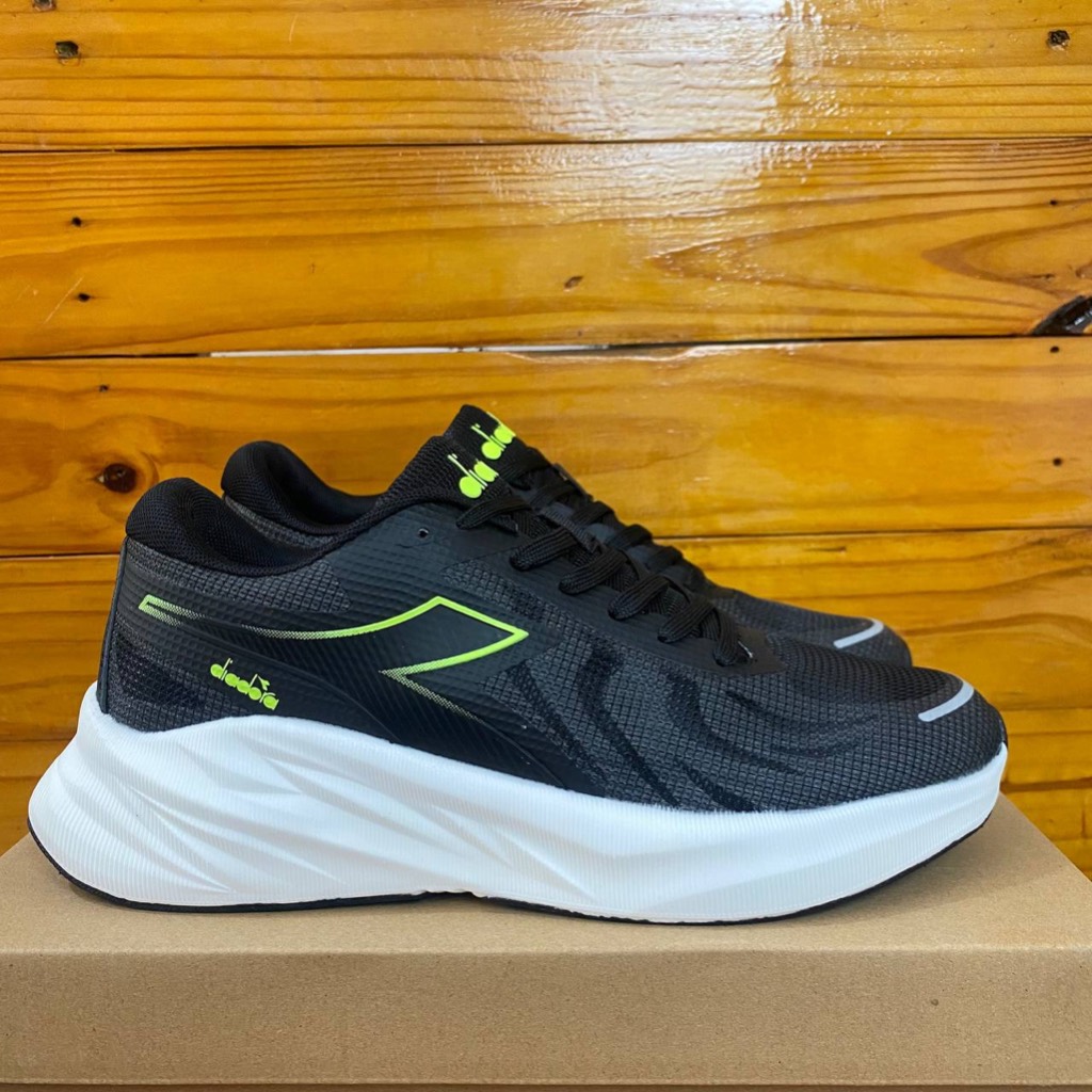 SEPATU DIADORA PRIA DIADORA MANUELA BLACK WHITE SNEAKERS SPORTY RUNNING COD MAN ORIGINAL