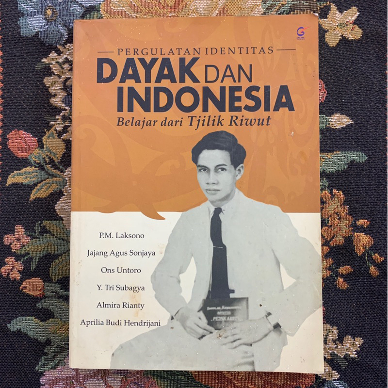 pergulatan identitas dayak dan indonesia belajar dari tjilik riwut by Pm laksono