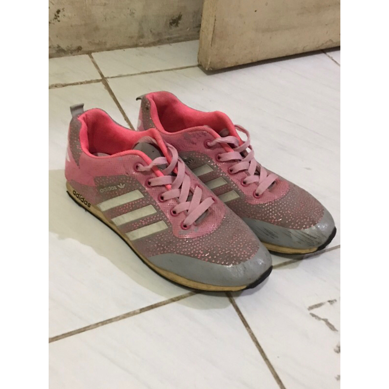 sepatu olahraga adid4s cewek second thrift preloved
