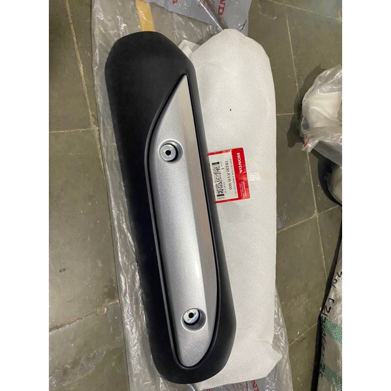 COVER TUTUP TAMENG PELINDUNG KNALPOT SILVER HONDA VARIO 110 CW LAMA KARBU ORI AHM 18330KVB900 18330-