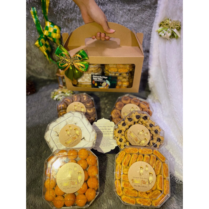 

HAMPERS LEBARAN 2025/HAMPERS COOKIES/KUE KERING BOX CANTIK MURAH/ IDUL FITRI/KUE KERING/COOKIES CANTIK MURAH