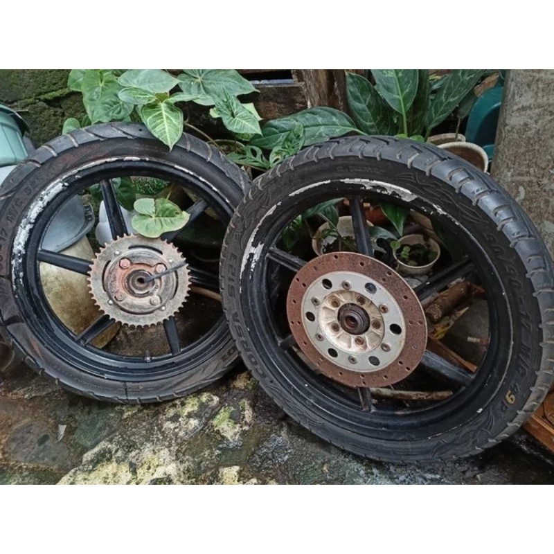 Velg rossi sprint megapro mega pro gl pro Tiger gl racing palang ring 17 kelengkapan seperti difoto 