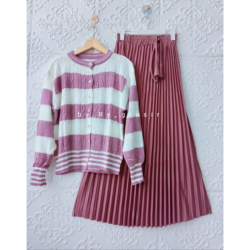 Setelan wanita Dilla Rajut Salur Tebal +Rok Plisket Polos Kekinian