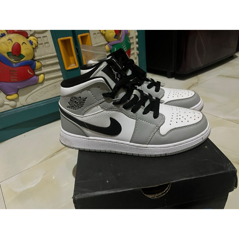 (PRELOVED) Air Jordan 1 Mid Light Smoke Grey (ORIGINAL)