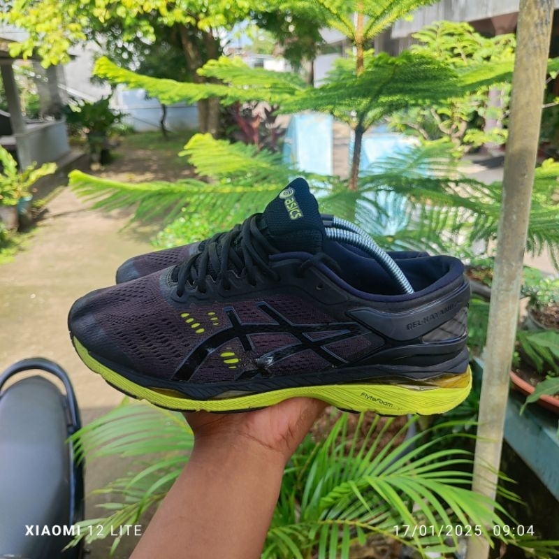 Sepatu Lari running Asics gel kayano 24 size 43 hijau hitam