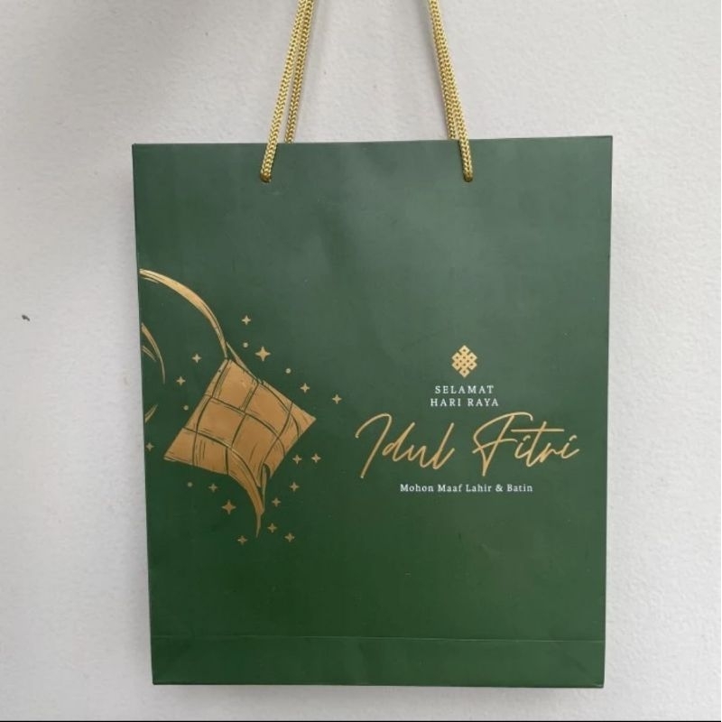 

Paperbag idul fitri uk. 23.5 x 8 x 28 cm (PxLxT) + Free Tag (Harga untuk 5 pcs dus)
