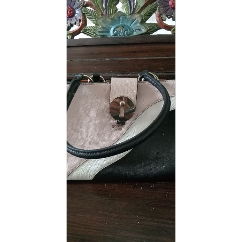 Tas Guess pink hitam