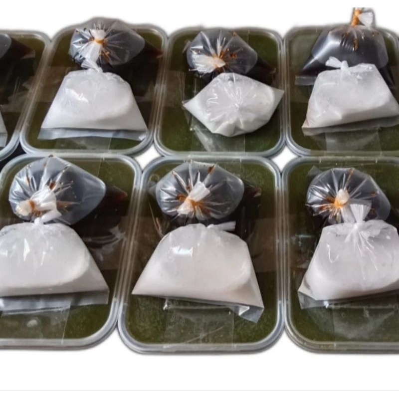 

Cincau hijau segar gula merah terpisah