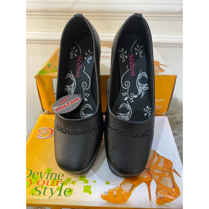 Milton Sepatu Hak Tinggi Wanita Hitam