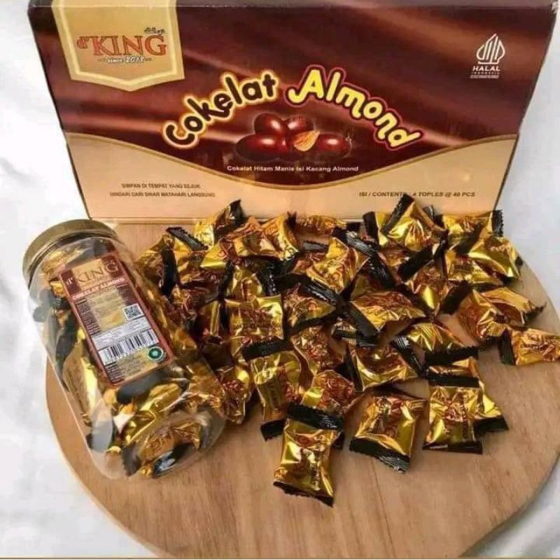 

coklat almond 1 box isi 4 toples 1 toples isi 40pcs