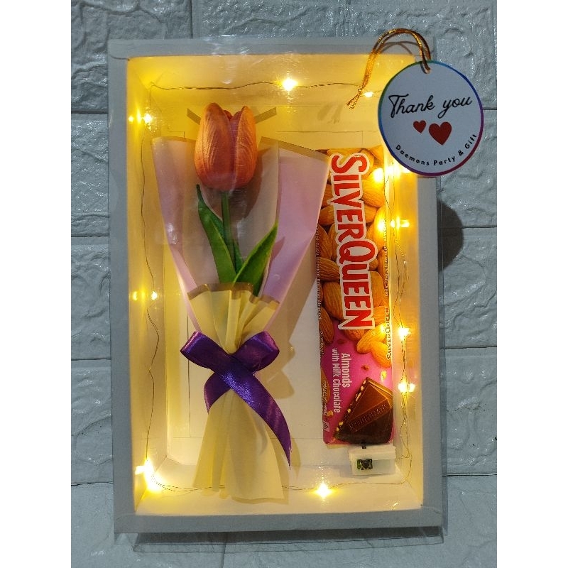 

BOX BUNGA TULIP + COKLAT / BOX BUNGA / BOX MIKA BUNGA / GIFT BOX VALENTINE