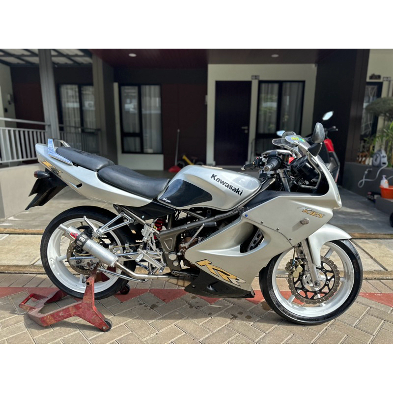 kawasaki Ninja rr old 2011 warna sesuai surat silver