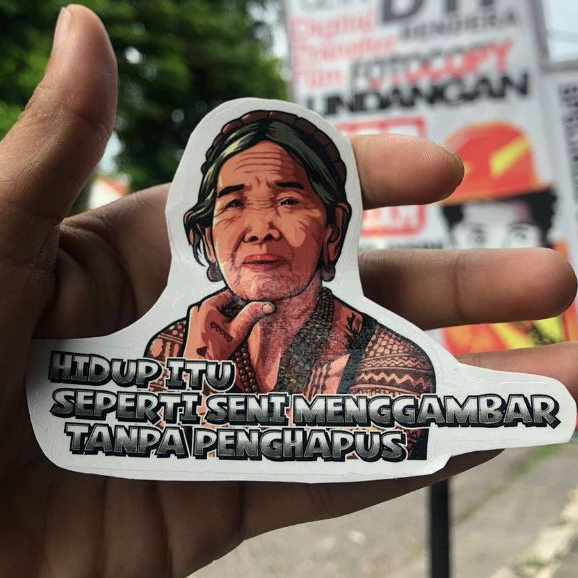 

STICKER ORANG TUA SUDAH LAMINASI DAN CUTING TINGGAL TEMPEL