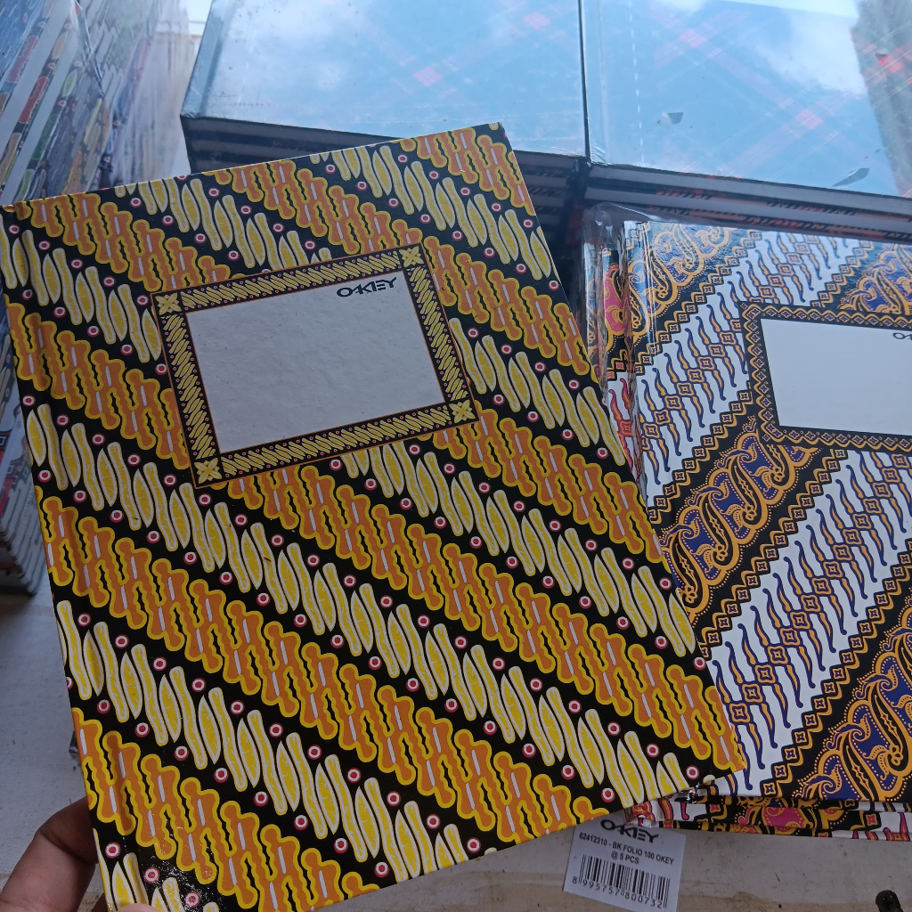 

Buku Hard Cover Kwarto Glossy (Uk. 16 x 21 cm) Isi 50 Lembar