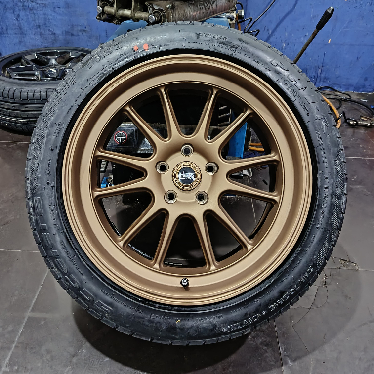 Velg Pelg Mobil Honda Hrv Toyota Innova Ring 18 Velg Ban Ukuran 235 50 Accelera PHI-R