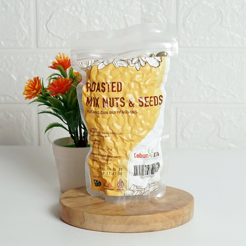 

Kebun Kita Roasted Walnut Kacang Walnut Panggang , Roasted Pumpkin, Roasted Sunflower 250gr