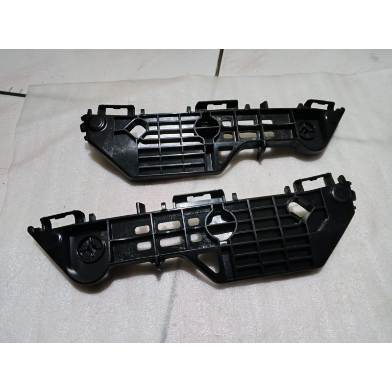 Breket bumper belakang Toyota sienta original
