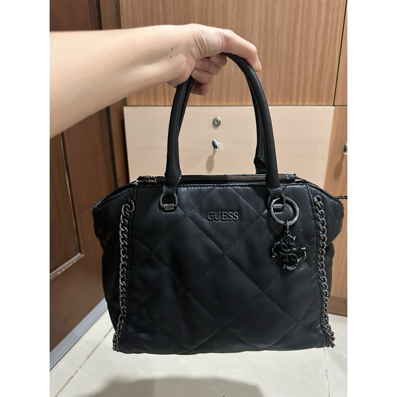 Tas GUESS hitam