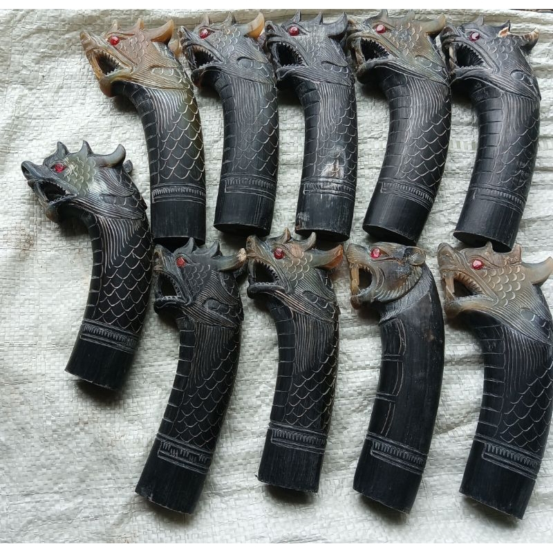 gagang golok bahan tanduk karakter naga buat ukuran 30-40 cm