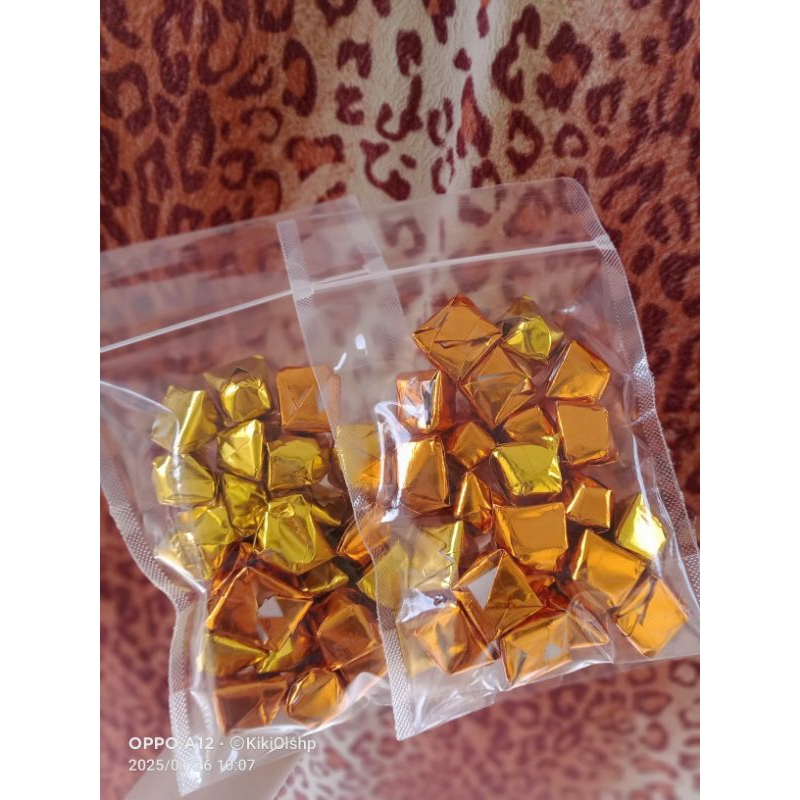 

COKELAT PIRAMID LEBURAN SILVERQUEEN 200GRAM