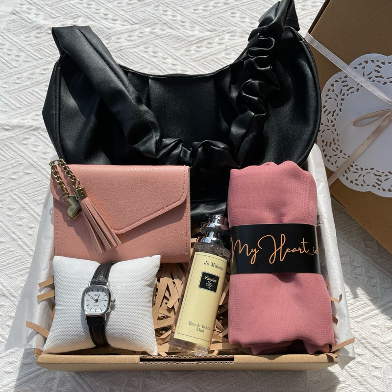 

TOKO HEART Hampers Hijab Hadiah Kado Ulang Tahun Cewek Wanita Kerudung Hadiah Gift Box Wisuda Graduation