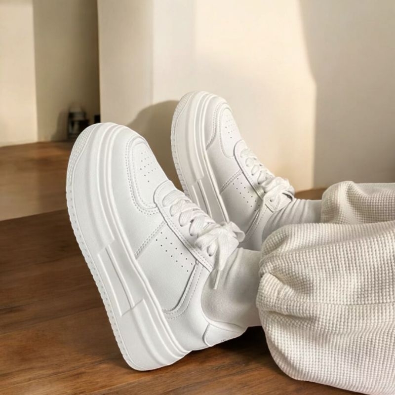 Sneakers Putih Polos Wanita Sepatu Perempuan Putih Korean Style/ Sepatu Sekolah Wanita Terbaru 2025 