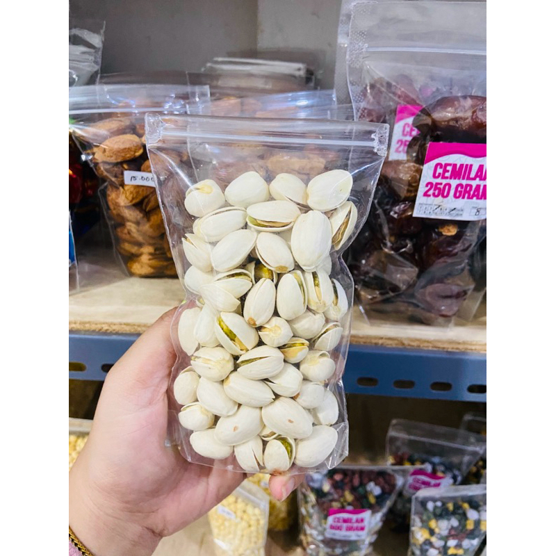 

Kacang Ketawa & Kacang Almond 100 Gram
