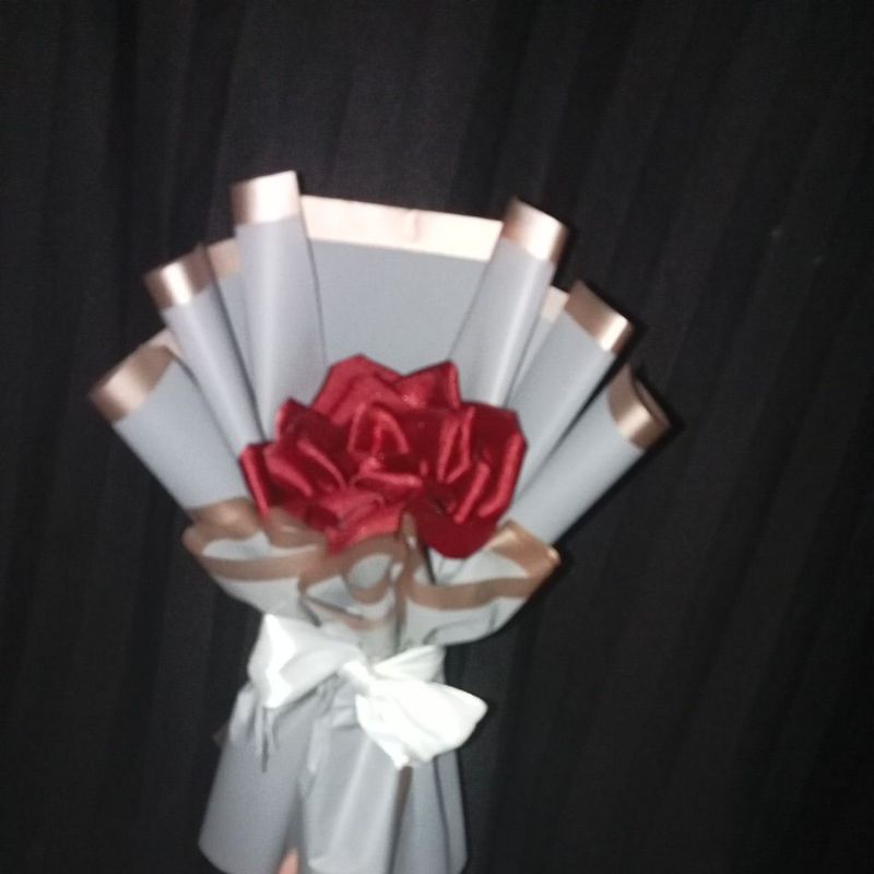 buket bunga single satin untuk valentine guys