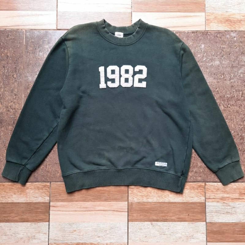 Crewneck Hijau Botol 1982