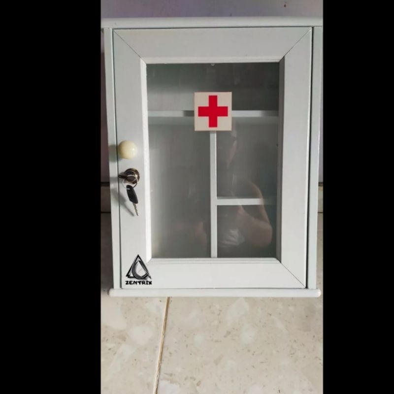 Kotak P3K Kayu Minimalis dengan Desain Elegan dan Terjangkau