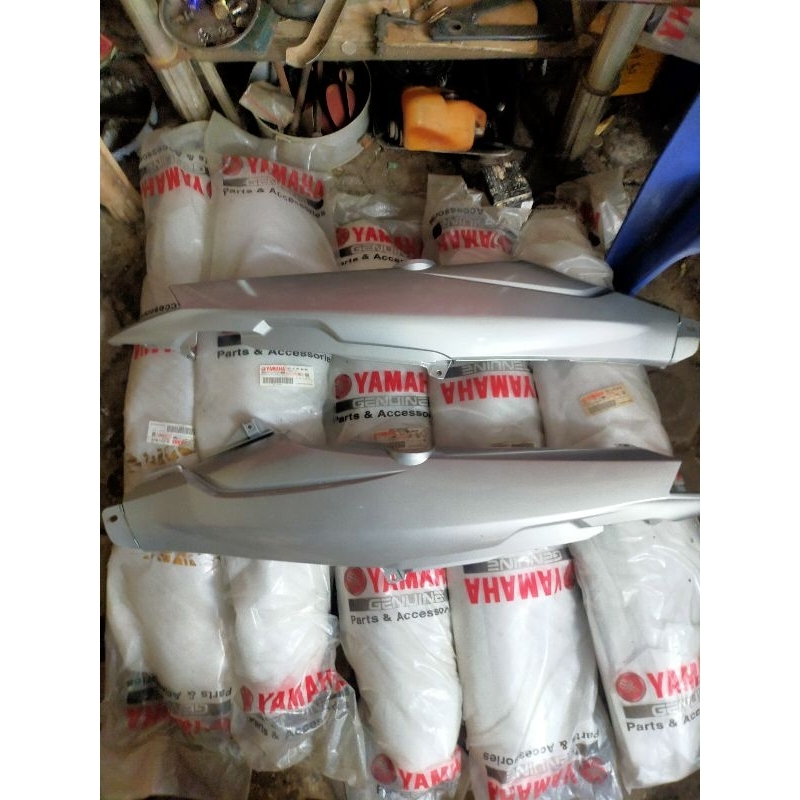 Body bodi belakang original Yamaha Vega r new silver