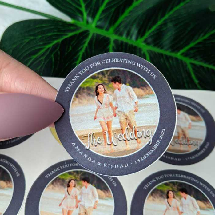 

9-15 Threemind Print Sticker Wedding Souvenir Stiker Bulat Chromo Custom Ucapan Nikah Free Desain