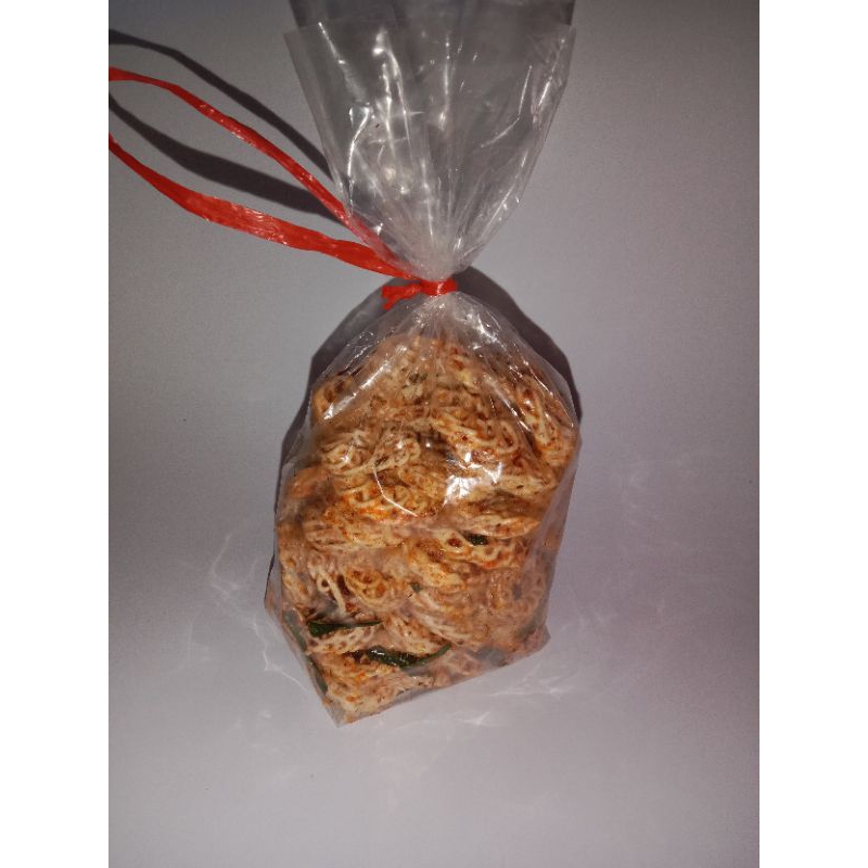 

Kerupuk seblak Rafael pedas daun jeruk 500 gram chili oil