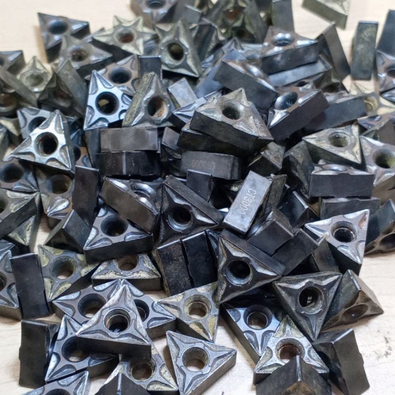 Insert Bubut TNMG130404 Cermet Hitam TNMG1304 Mata Pisau Bubut Segitiga TNMG 13 04 Bekas