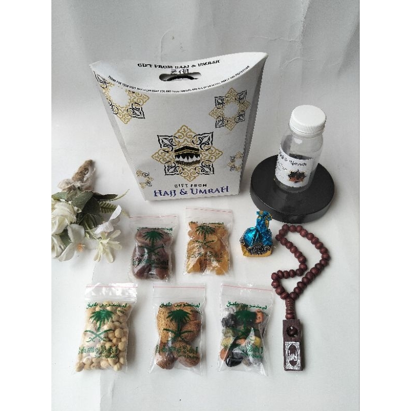 

Paket Oleh-Oleh Haji dan Umroh(PAKET PLUS)25pcs.DUS tali,kurma,kismis,kacang Arab,coklt kunci,coklt krikil,Almond,Tasbih,Air Zam Zam.Hampers/Makanan