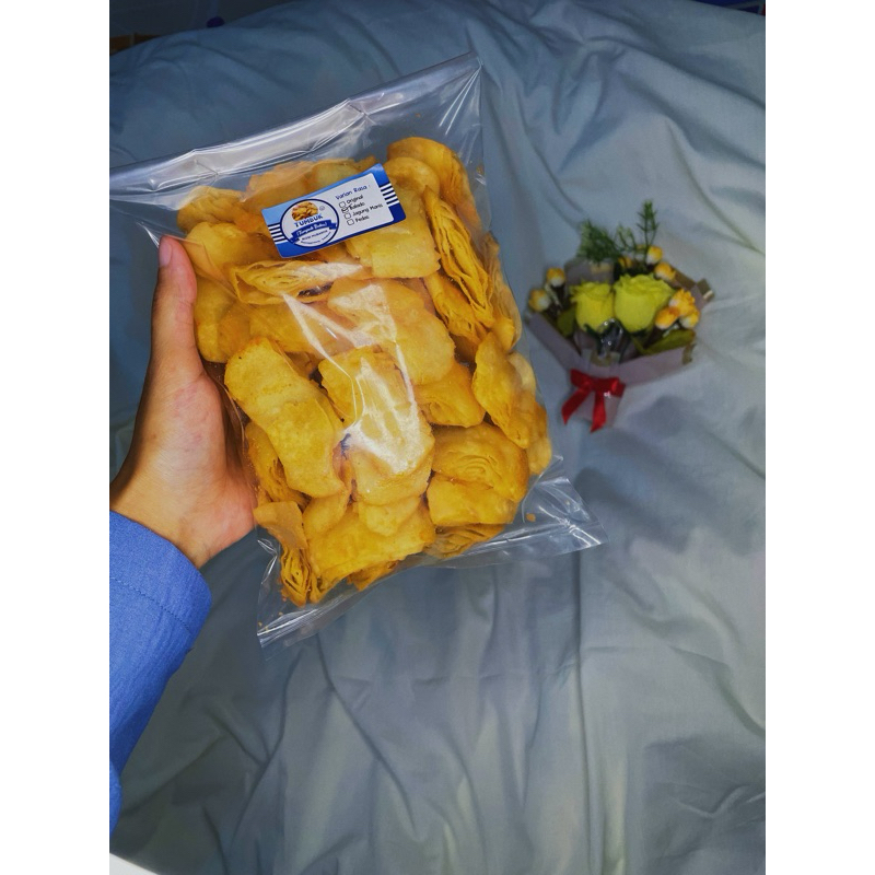 

MAKANAN RINGAN RENYAH DAN GURIH KERIPIK TUMBUK (tumpuk buku)