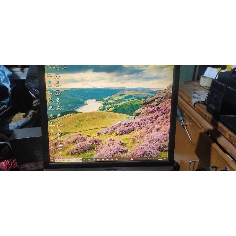 monitor lcd 19 kotam viewsonic minus sedikit