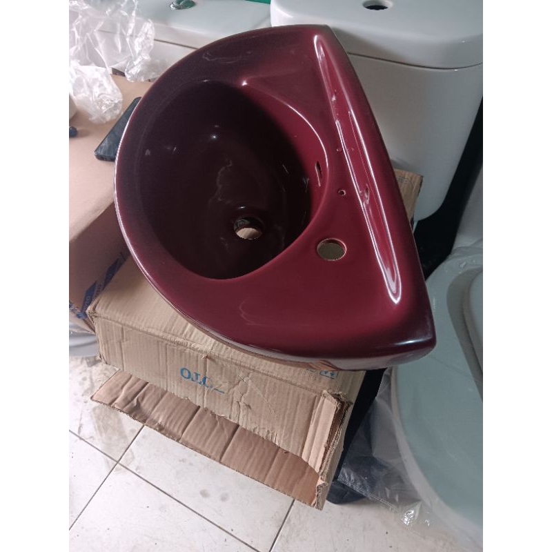 Wastafel Toto L 34 warna Merah maron