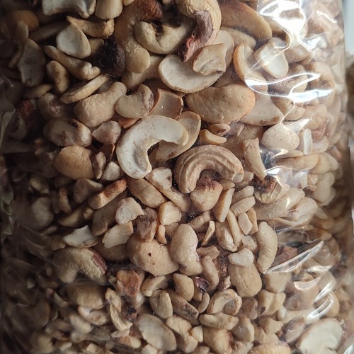 

Kacang Mete Belah REPACK (1Kg)