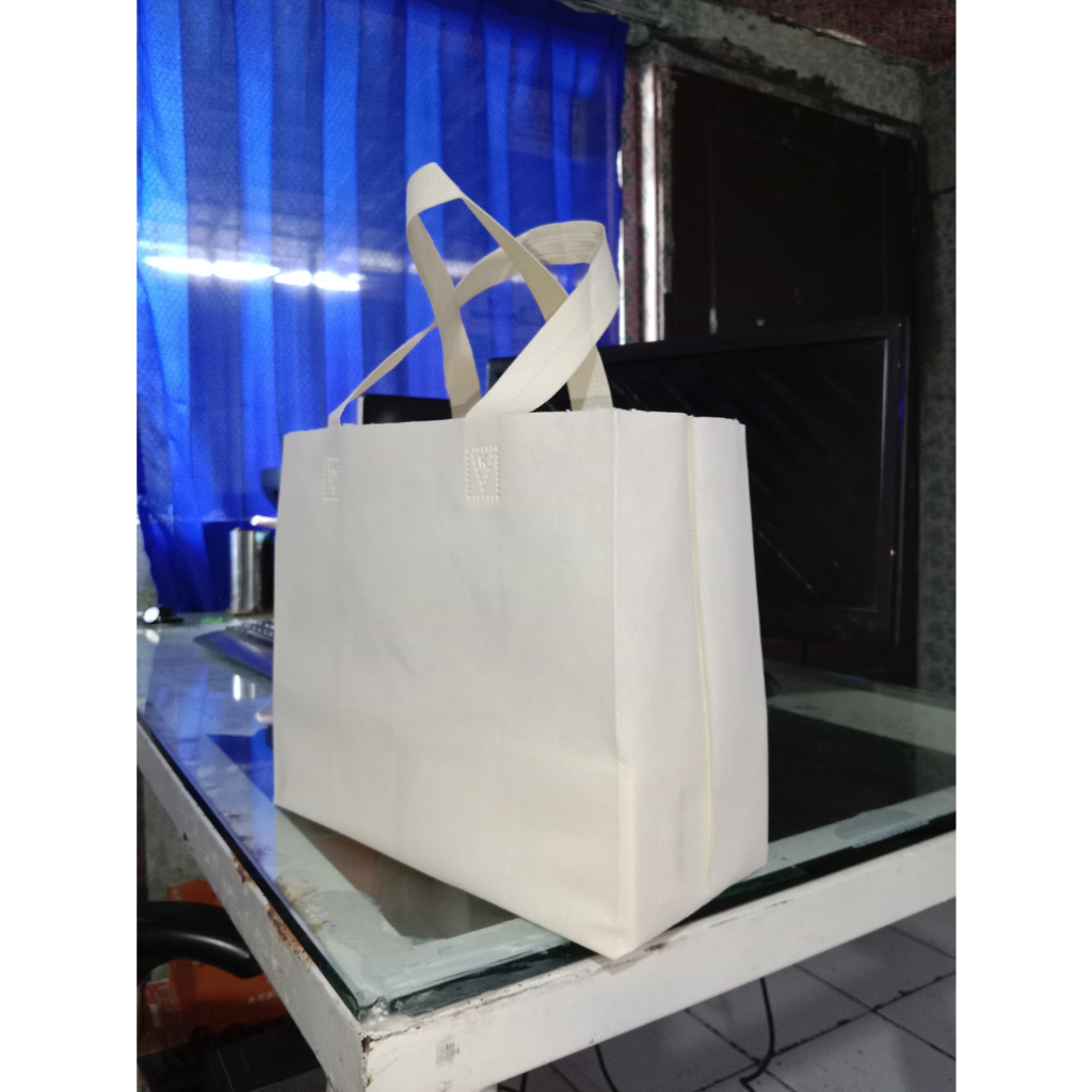 

Goodiebag Tas Kain Spunbond brownis 30x26x12 isi 12pcs